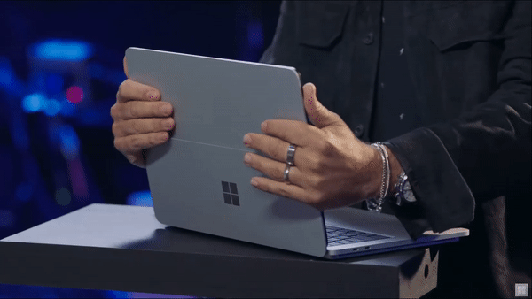 用上新姿势的 Surface，能重新定义「触屏电脑」吗？