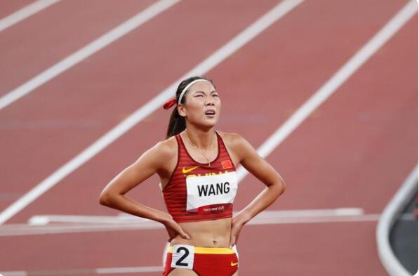 致敬女子800米选手王春雨，一个爱美敢拼能拼的女孩