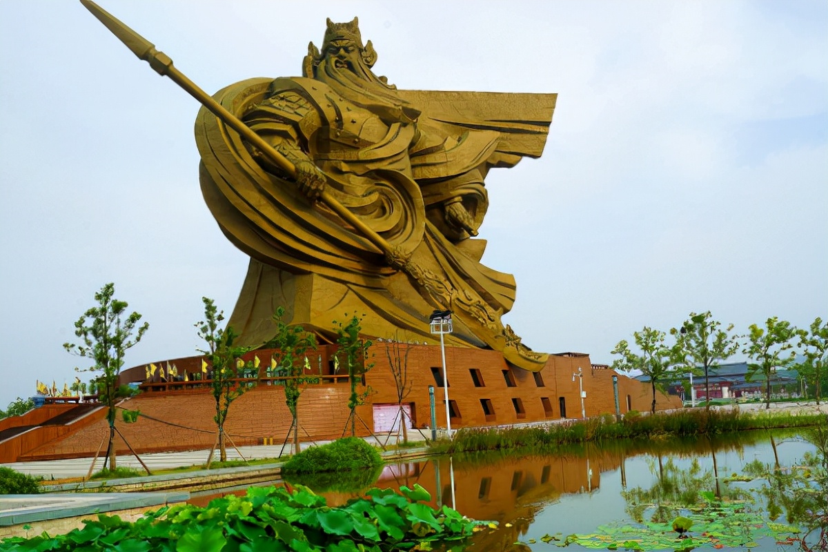 湖北荆州巨型关公像最新情况：外观铜片已经拆除，只剩下钢架