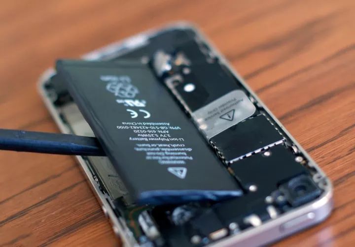 苹果手机更换电池服务(苹果原装电池多少钱一个)