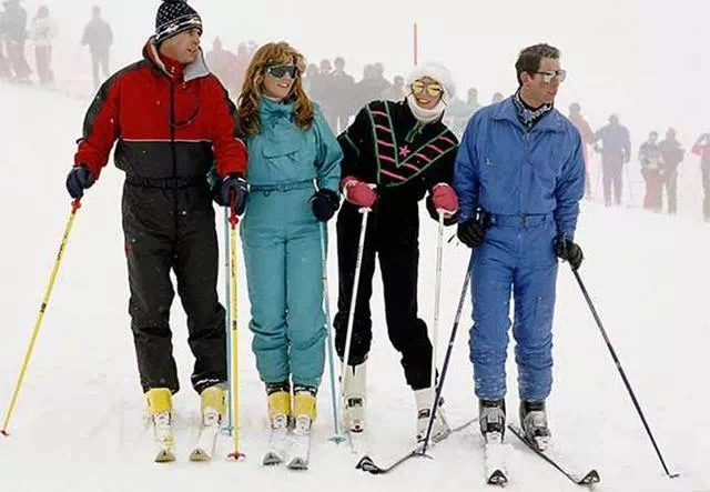 “在雪地拍张半裸照，才是滑雪的最大乐趣”