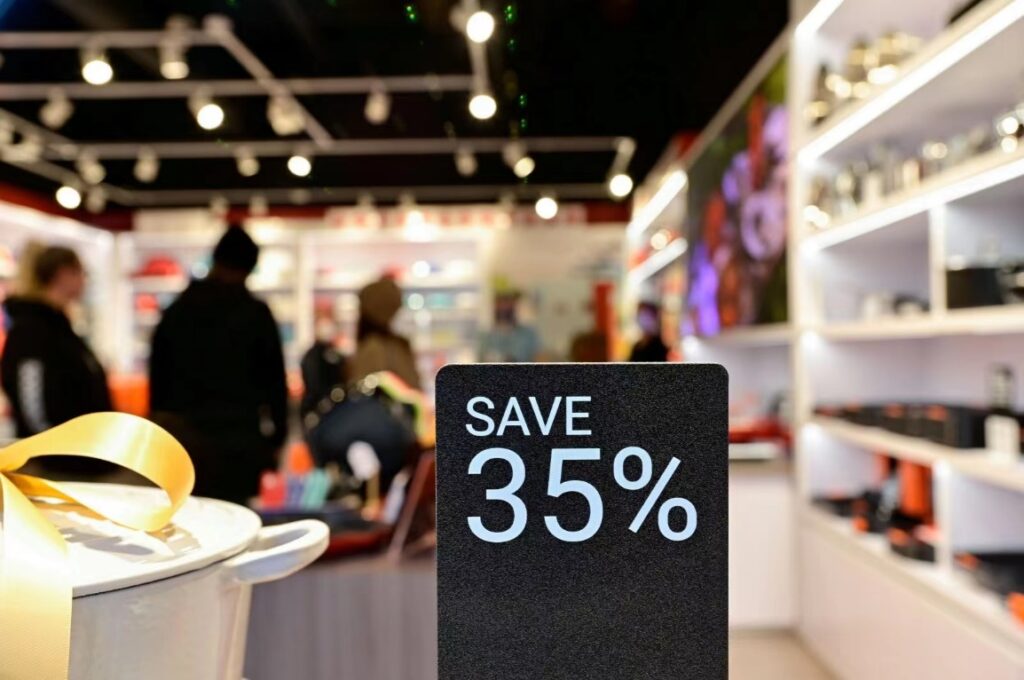 美国消费者拥抱分期购物，但同时也面临信用风险