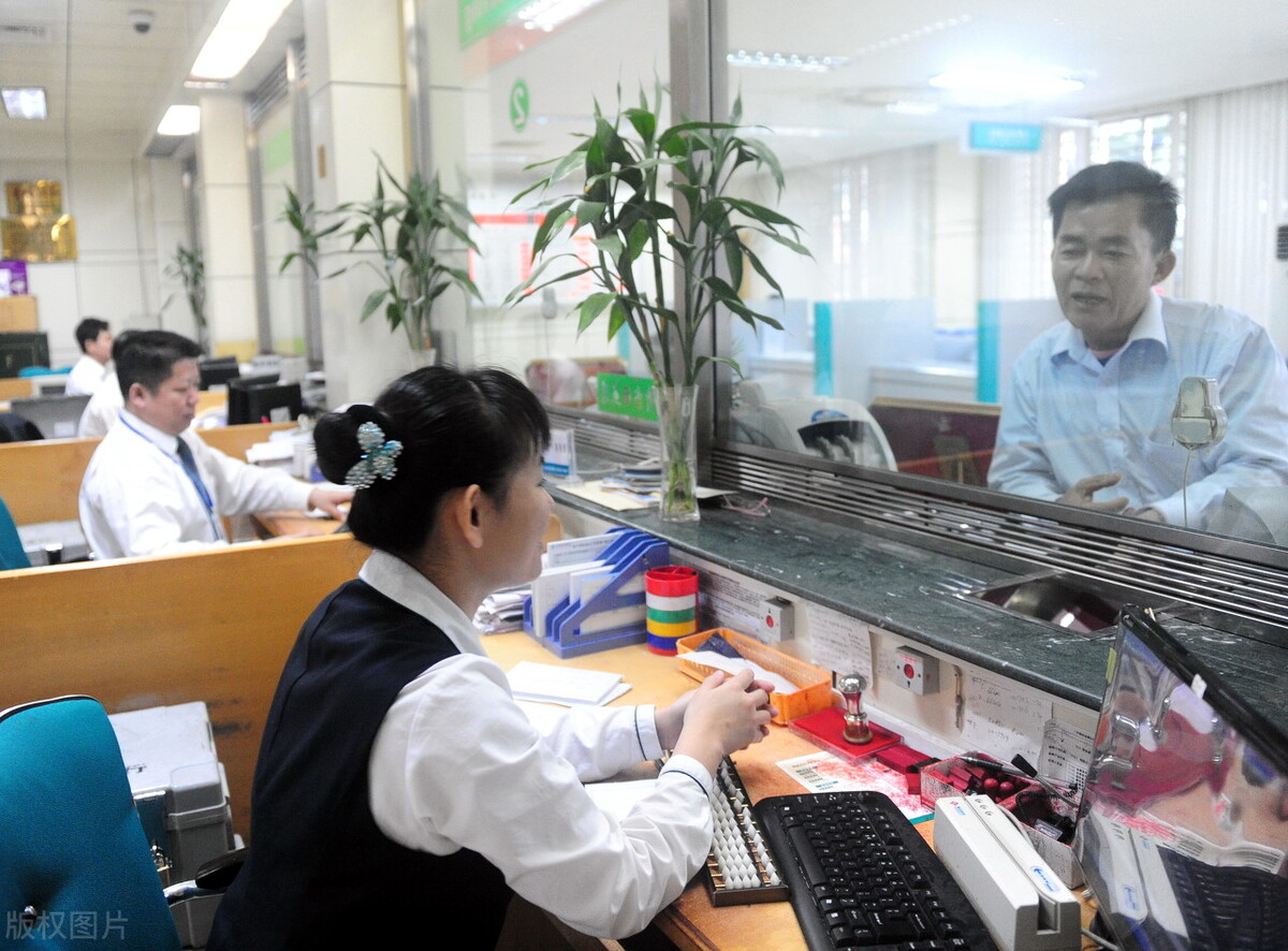 我，在北京的银行当理财客户经理，工作10年，透露工资和工作经历