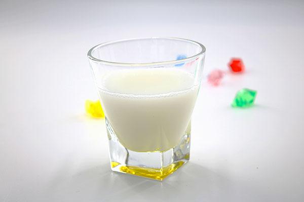 睡前喝牛奶，会对身体损伤很大？有关喝牛奶的误区，应尽量避开