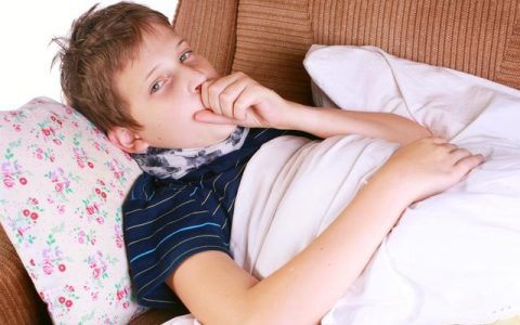 孩子咳嗽，家长最容易犯的几个错误，不是治病而是在伤娃