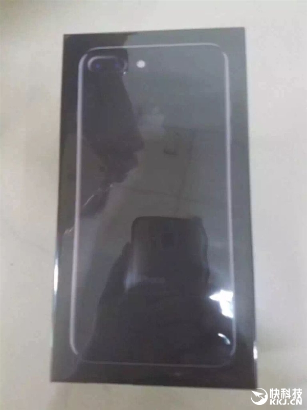 iPhone 7黑色、亮黑色真机对比：差别好大