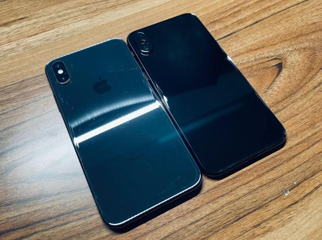 苹果xs黑色金色对比(iphonex颜色反转怎么设置)