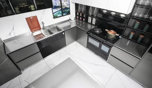 新家厨房空间有点迷你，有没有适合小户型的燃气灶可以推荐？