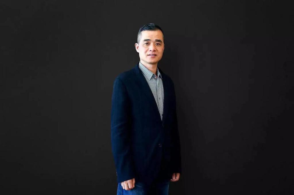 张轩松，福建人，19岁创业身家180亿，花52亿入股王健林的万达