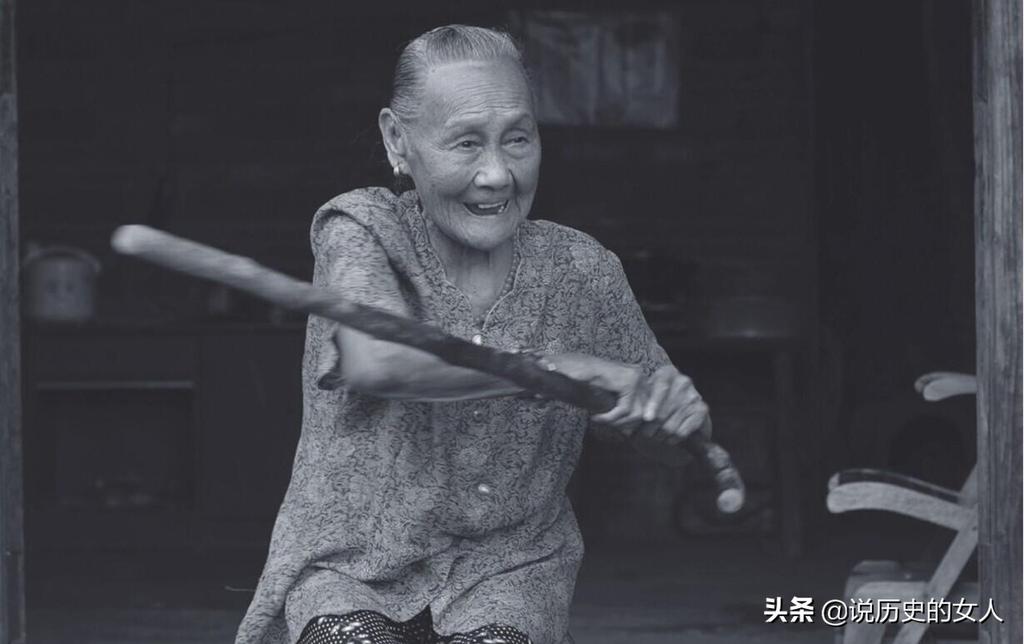 现代花木兰：日军杀她全家41口，她一战砍死7名鬼子，109岁仍健在