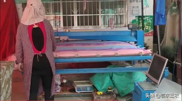 安徽农村夫妻每年冬季做旧棉被翻新生意，每天能挣1500元