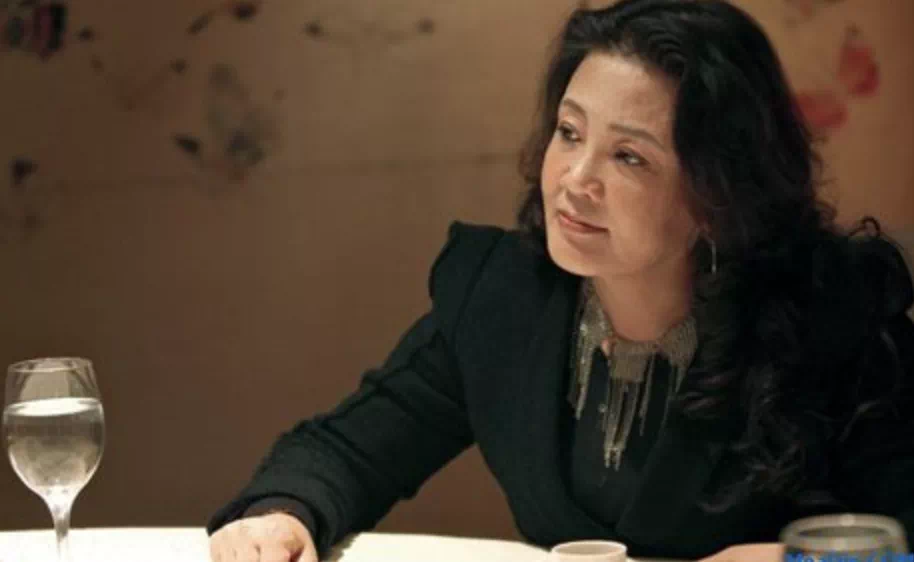 63岁北京女人，曾经开88家餐馆，身家过亿，却被资本踢出局，为啥