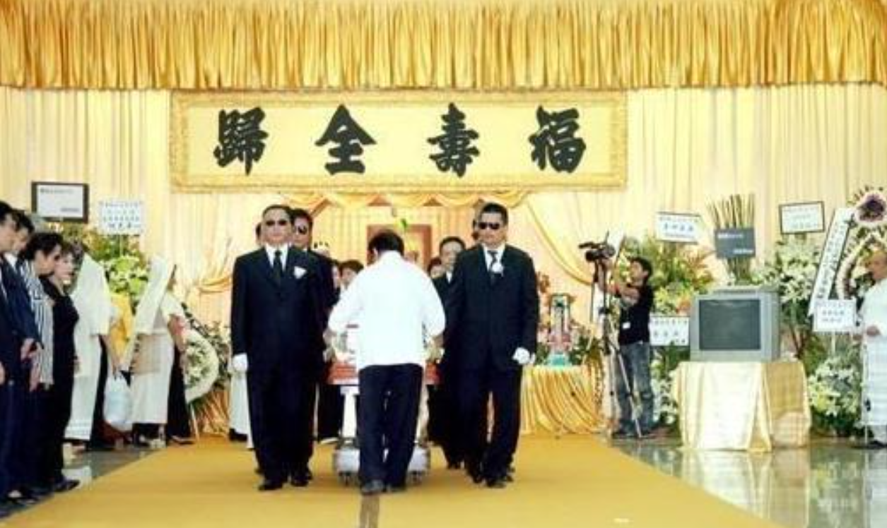 关海山：被传是关之琳父亲，2006年去世时，4个老婆为何大闹灵堂