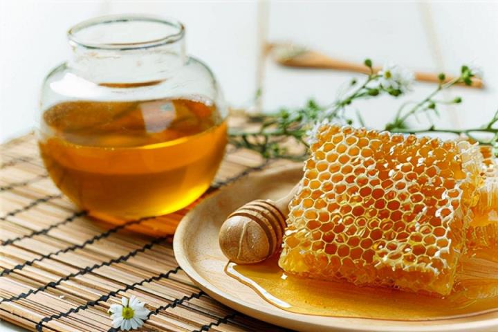 正宗土蜂蜜的鉴别方法(正宗蜂蜜多少钱一斤)