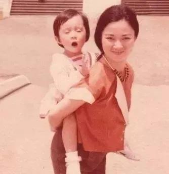 台湾最惨女星：丈夫出轨，女儿被杀，66岁寡居至今，唯与翡翠相伴
