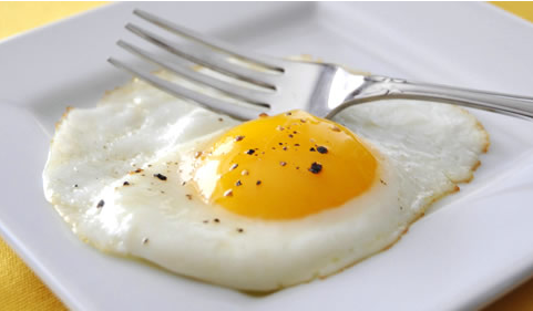 一个荷包蛋的热量是多少 荷包蛋吃了会胖吗
