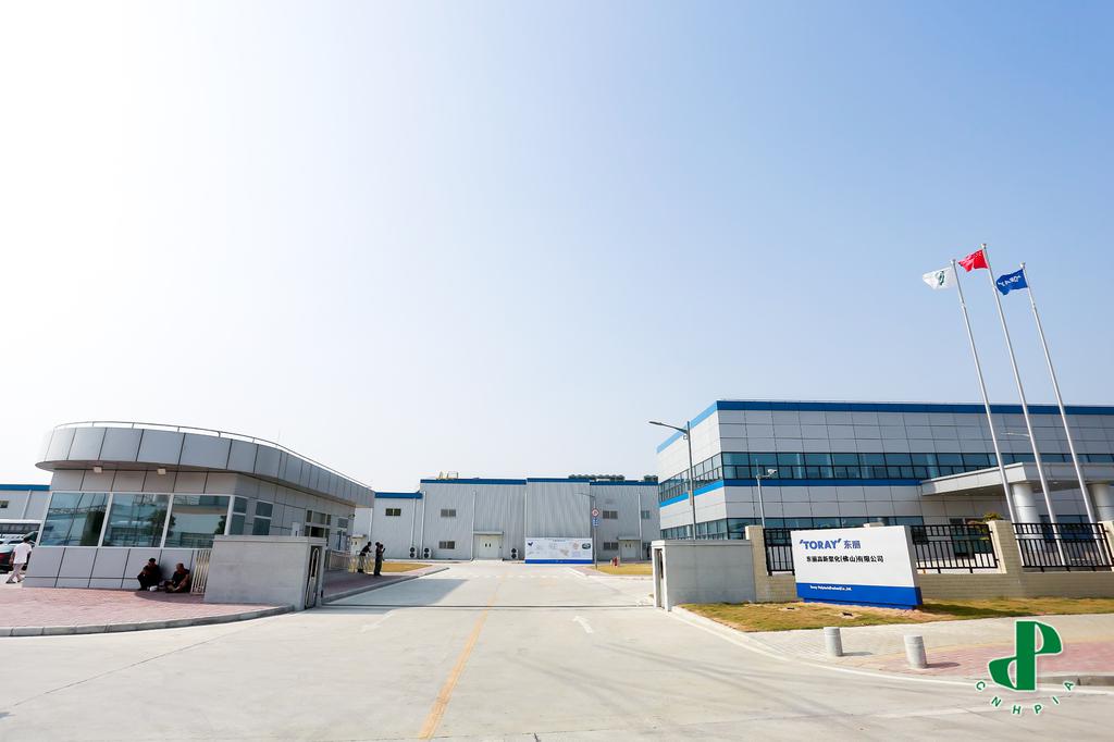 图为：位于临港国际产业社区C区的东丽高新聚化（佛山）有限公司。
