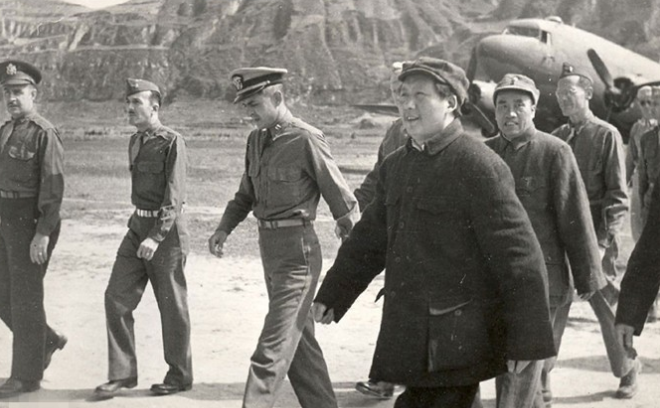 1966年毛主席贴身摄影师钱嗣杰，为何要将国庆照片扔下天安门？