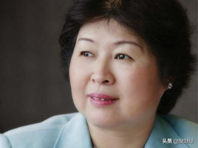 中国第一位女性首富，靠着白手起家，如今坐拥440亿身家