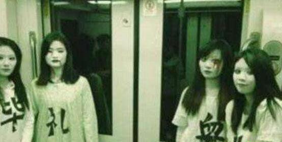 上海地铁惊现女僵尸事件始末，原来只是为了宣传微电影(假僵尸)