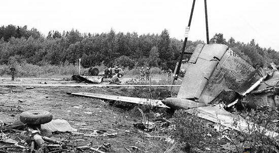 广西桂林飞机灵异事件，141人空难死无全尸(没有一具完整尸体)