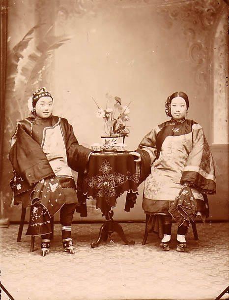 历史上中国女人裹小脚是从什么时候开始的？“三寸金莲”的来历