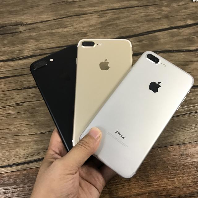 实拍苹果7plus黑白金三种颜色喜欢别错过 A10处理器3G运行内存