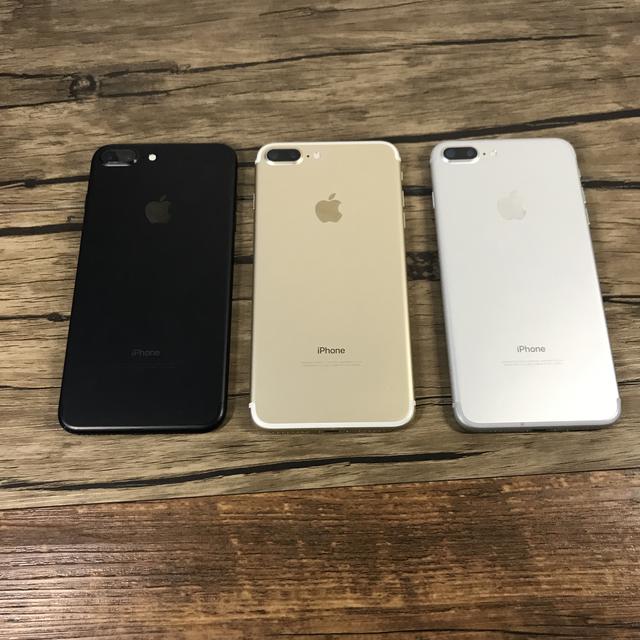 实拍苹果7plus黑白金三种颜色喜欢别错过 A10处理器3G运行内存