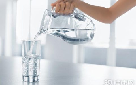 8杯水正确喝水时间表以及量，教你科学的一天八杯水时间