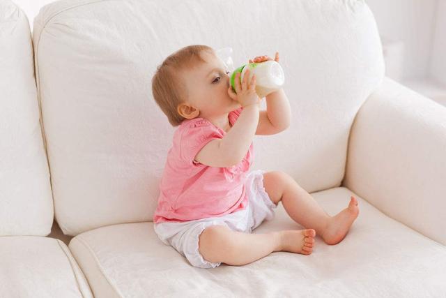 天气转凉如何让宝宝喝到温热的奶？四款温奶器测评