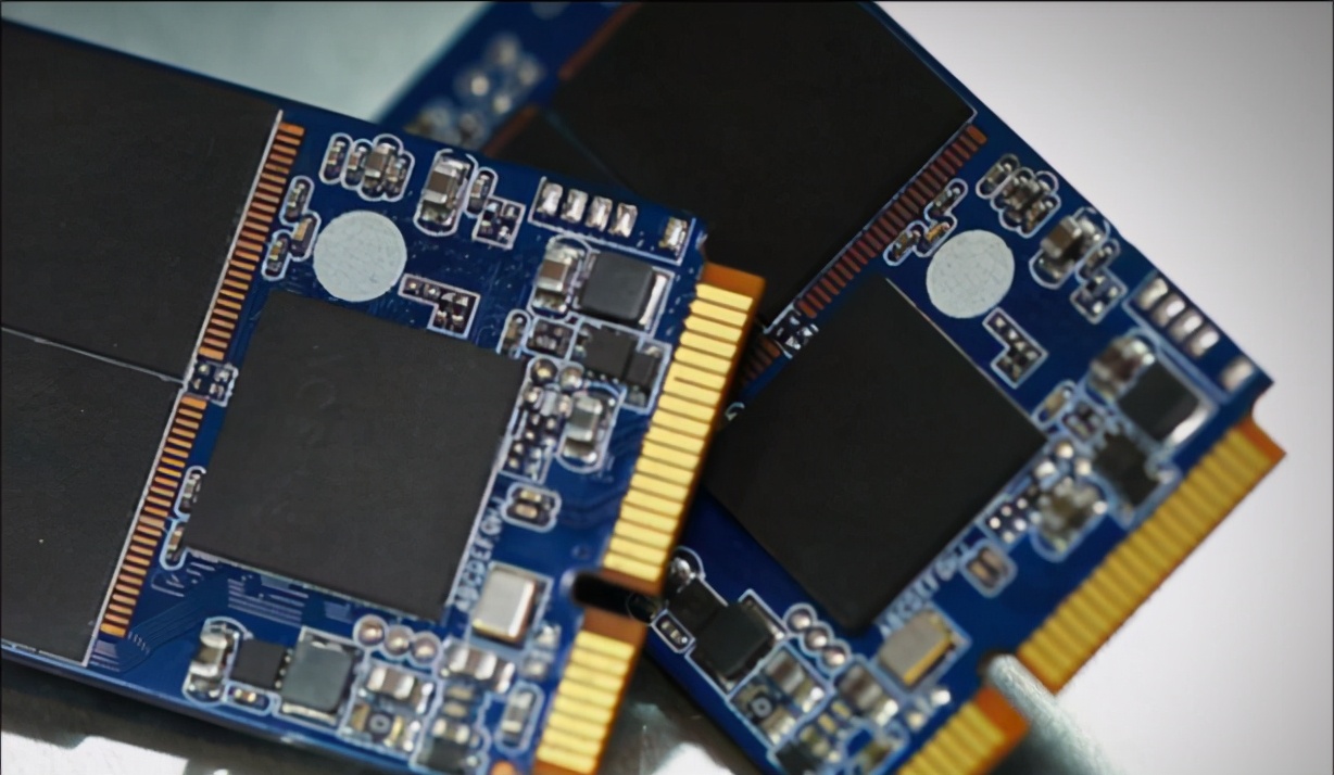 SATA接口和M.2 接口SSD有什么区别？