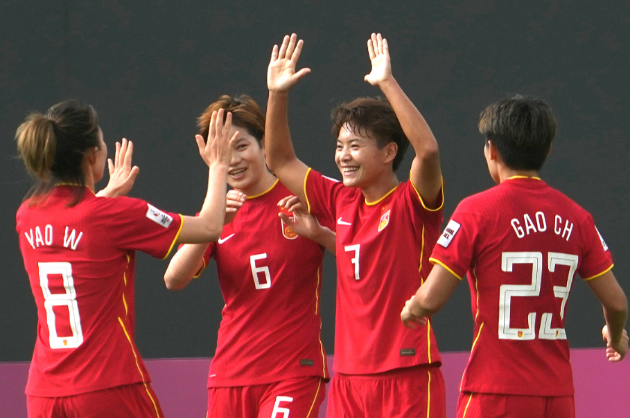 3比1！中国女足逆转越南，晋级世界杯，3球被吹掉，王霜独造3球
