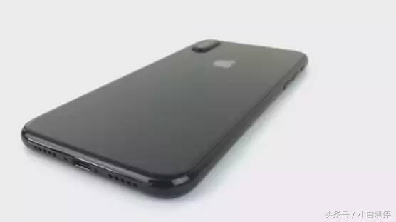 iPhone8亮黑色“开箱” 竖型双摄全面屏 3D摄像头 对比iPhone7/Plus