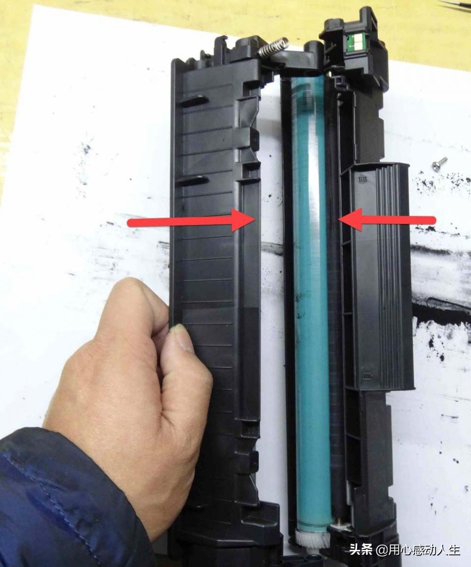 惠普m126a打印机硒鼓怎么加粉？