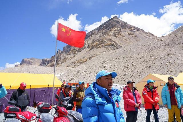 珠峰高度为世界之最，但目前还并非其巅峰状态，未降低而是在长高