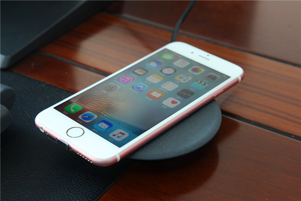 果粉必看，让苹果iPhone手机拥有无线充电功能其实很简单