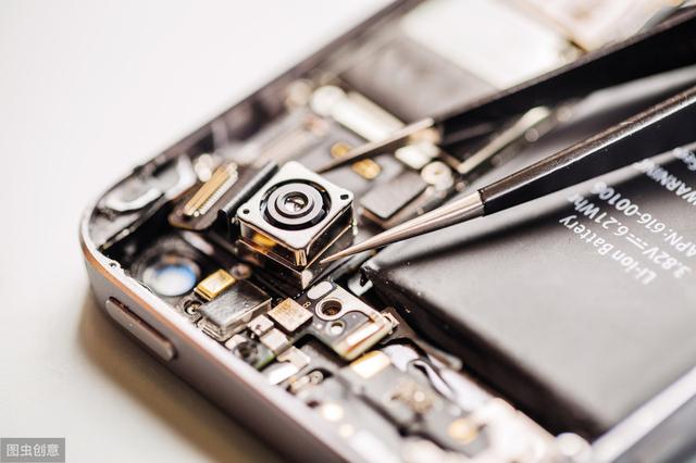 手机屏幕碎了，怎么修理才最划算？两个办法快速解决你的烦恼
