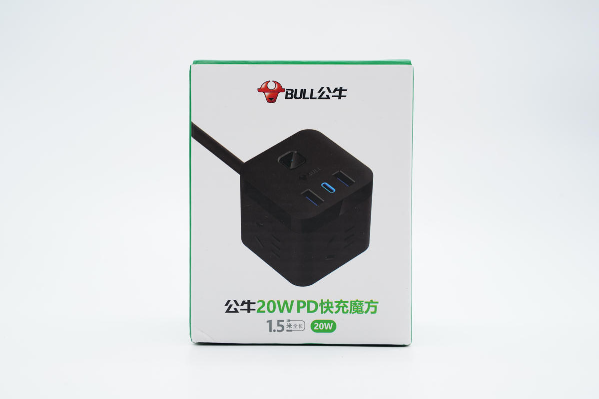 插座品牌龙头公牛推出20W PD快充魔方插座，可满足苹果6台设备用电