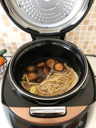 煮饭煲汤双重享受，美的微电脑电压力锅测评