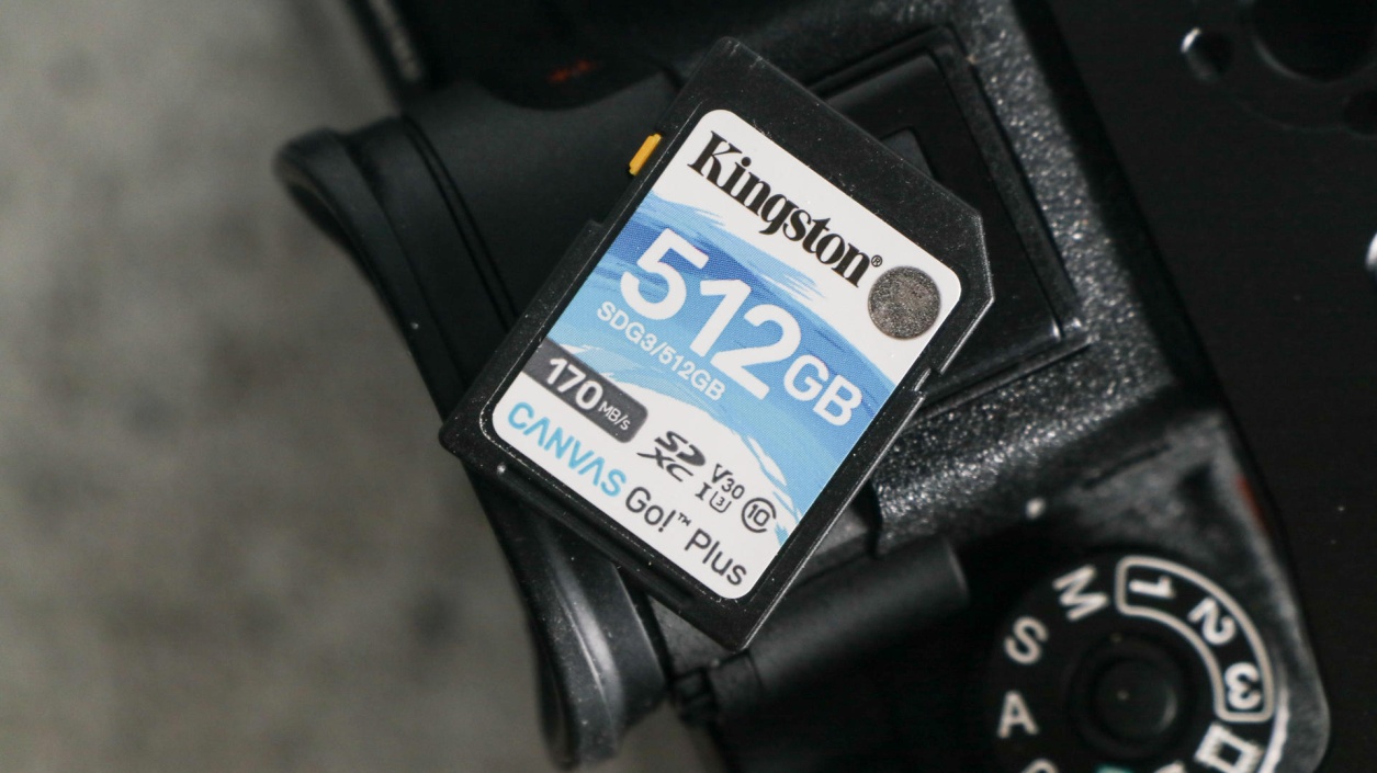 摄影爱好者终生伴侣，超速传输的金士顿512GB U3 SD卡