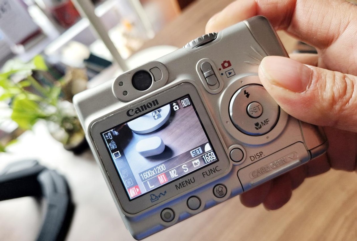 数码老物件：17年前的佳能数码相机A510，跟手机比拍照，娱乐一下