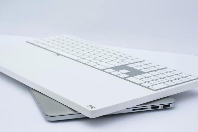 带有数字小键盘的苹果妙控键盘 Apple Magic Keyboard with Numeric Keypad