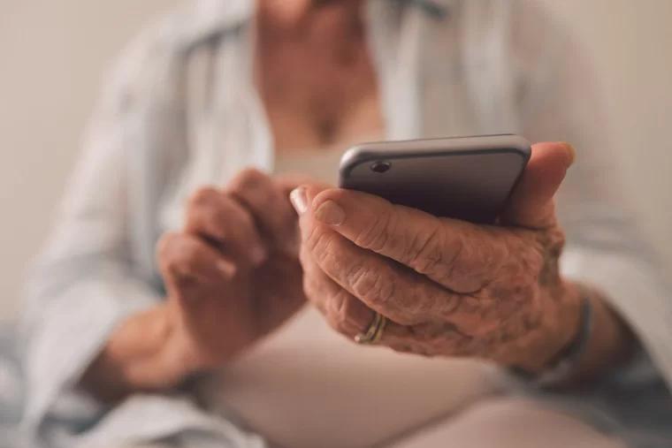 老人机 老年人手机 Mobile phones for the elderly