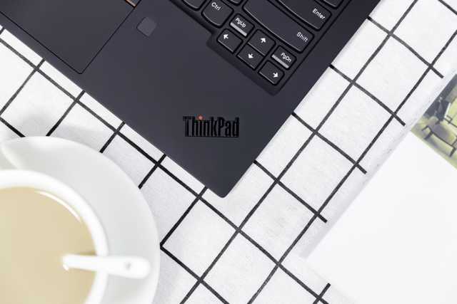轻薄商务本的代名词 ThinkPad X1 Carbon 2020评测