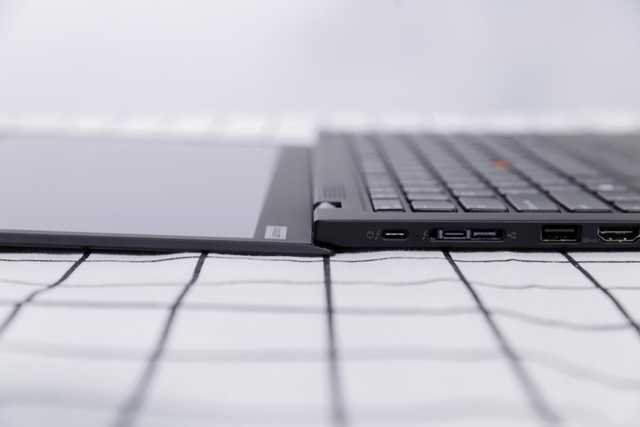 轻薄商务本的代名词 ThinkPad X1 Carbon 2020评测