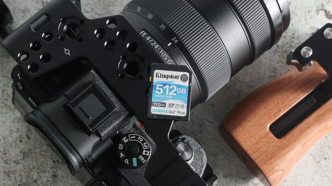 摄影爱好者终生伴侣，超速传输的金士顿512GB U3 SD卡