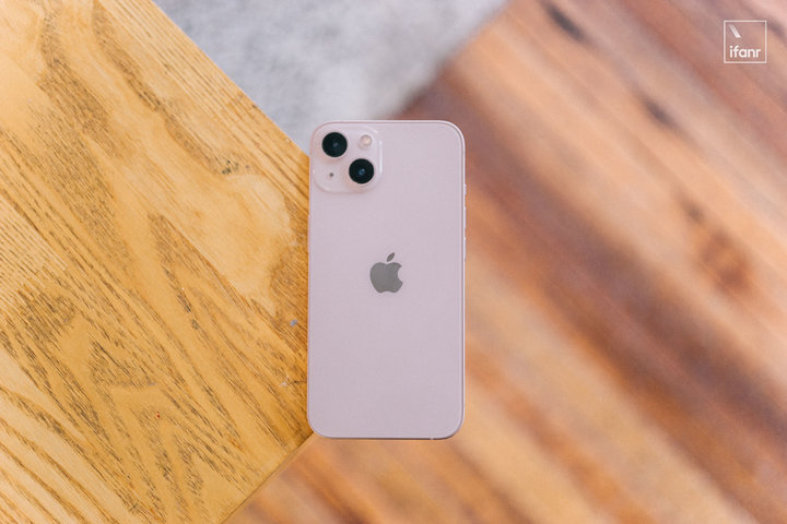 iPhone 13 首发评测：变强了，还更亲民了？