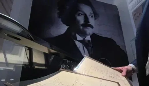 爱因斯坦《相对论》手稿在法拍出1160万欧！买家竟然是李嘉诚？