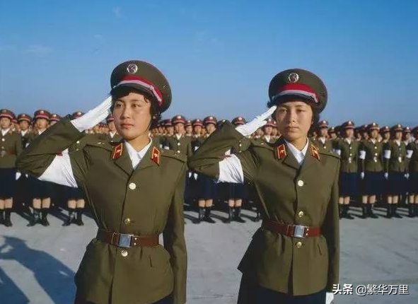 解放军换发21式军服，与俄军非常相似，为何使用了作业服？