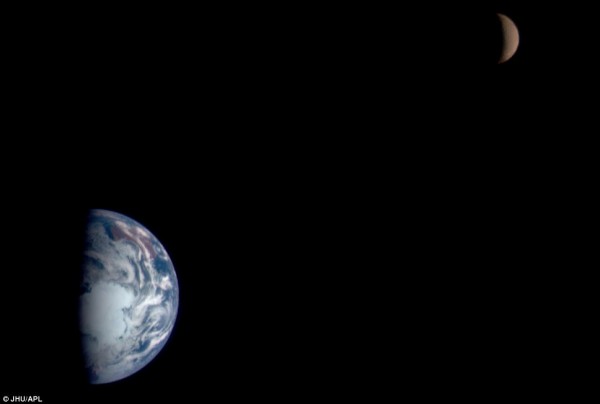 在太空中距离地球多远，还能看到地球？